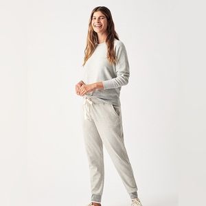 Faherty Legend sweater crew light heather grey